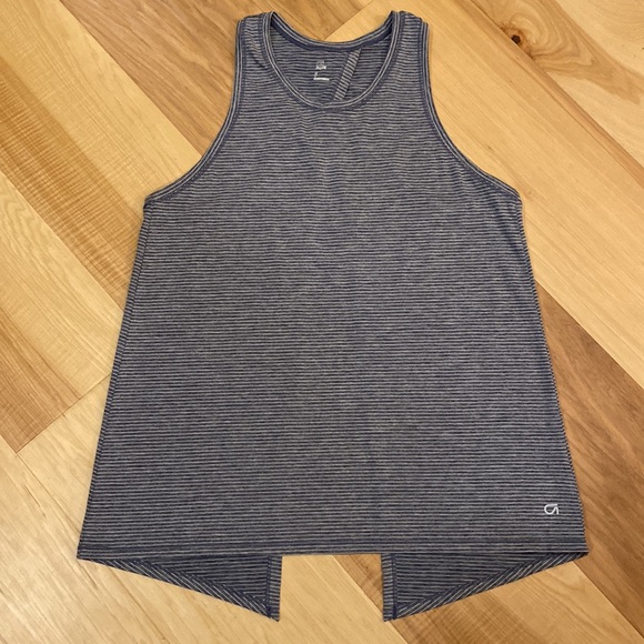 GAP Open-Back, Crew-Neck Tank - Picture 12 of 14